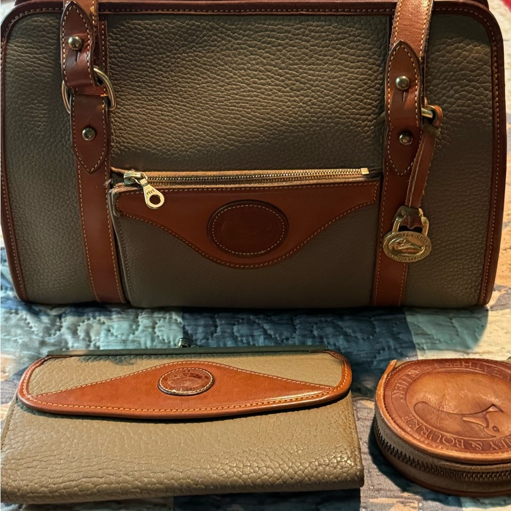 3 piece Dooney & Bourke taupe British tan Leather Tote Bag wallet change purse